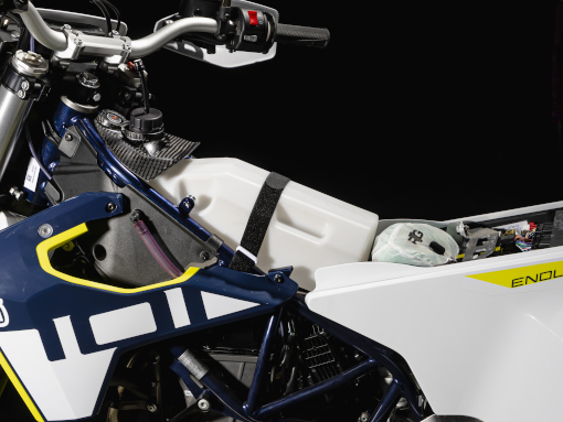 rade-garage-husqvarna-701-auxiliary-tank3 rade-garage-husqvarna-701-auxiliary-tank3