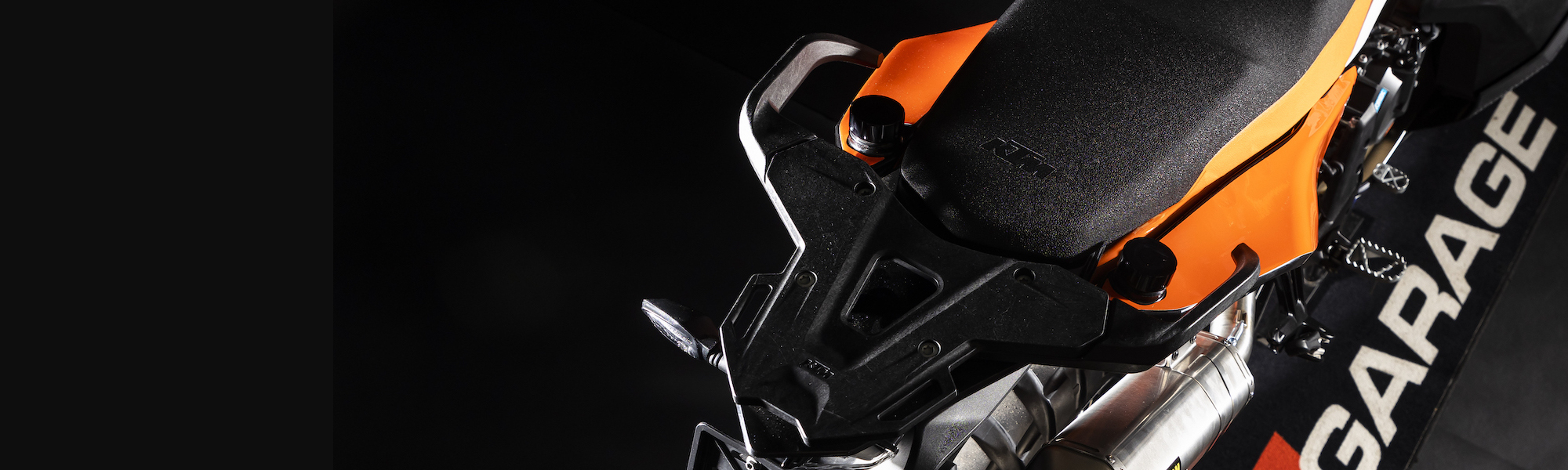 rade-garage-790-890-rear-tank-banner3