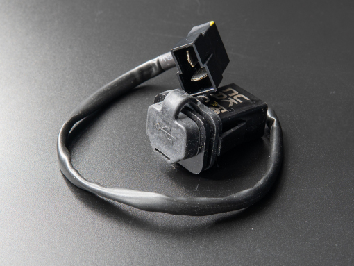 rade-garage-usk-power-outlet2