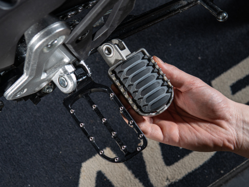 rade-garage-cfmoto-footpegs2 rade-garage-cfmoto-footpegs2